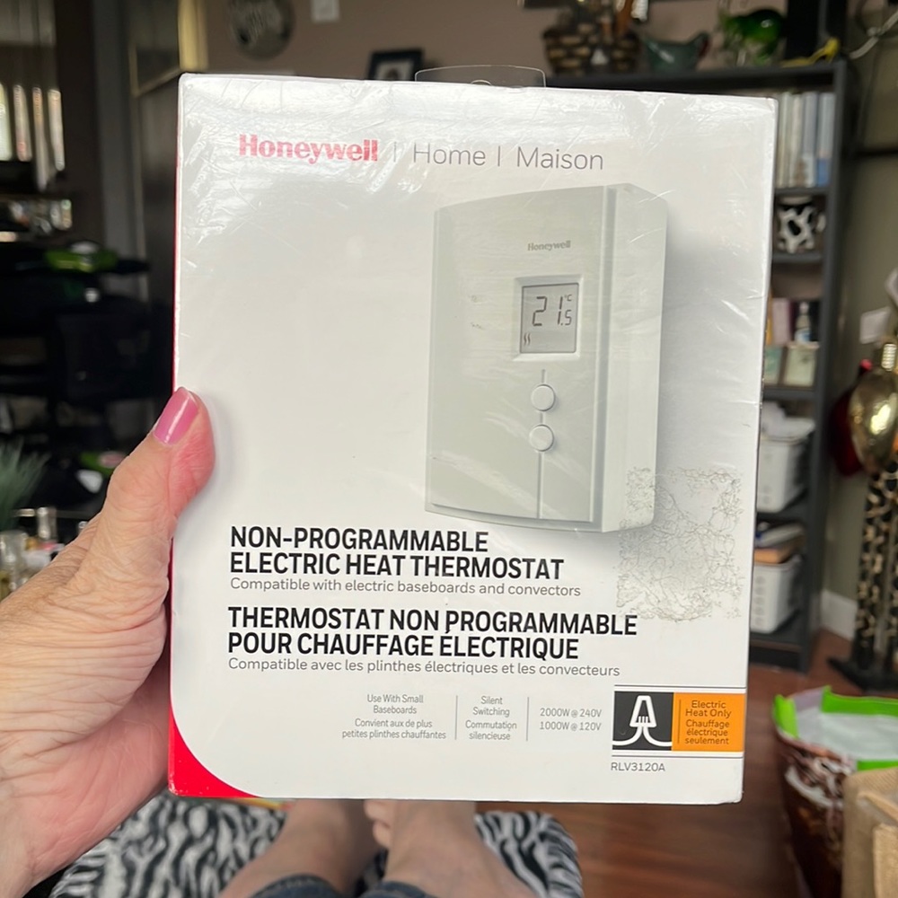 Honeywell RV3120A Non-Programmable Electric Heat Thermostat.  Brand New In Box!